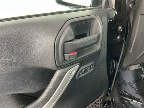 Used 2014 Jeep Wrangler Unlimited Sahara AWD/4WD image 12