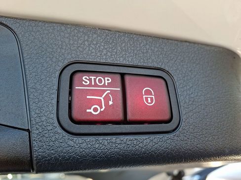 Used 2023 Mercedes-Benz GLB 250 4MATIC image 27