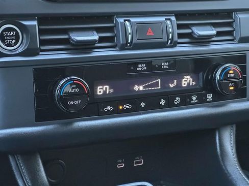 Used 2024 Nissan Pathfinder S image 20