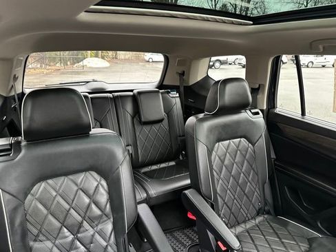 Used 2024 Volkswagen Atlas SEL Premium R-Line image 29