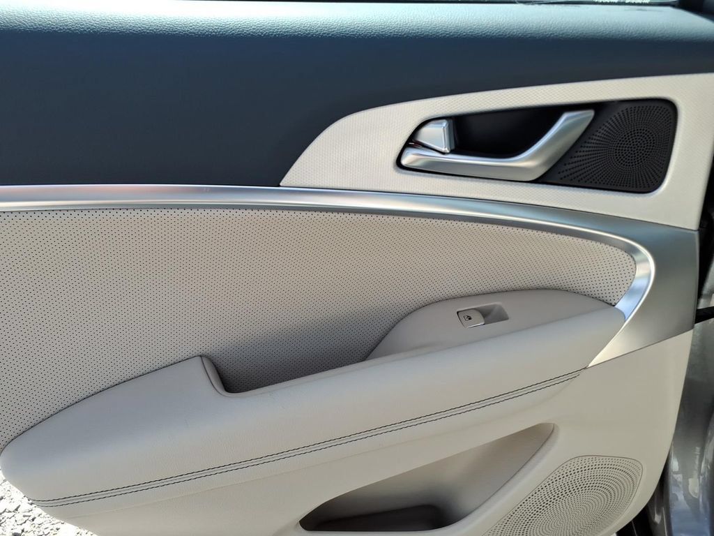 Used 2026 Genesis G70 2.5T Prestige RWD image 10