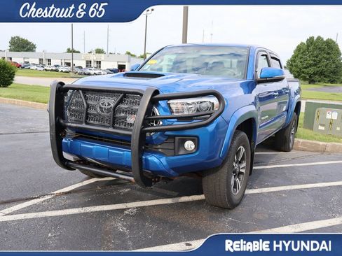 Used 2017 Toyota Tacoma TRD Sport AWD/4WD image 10
