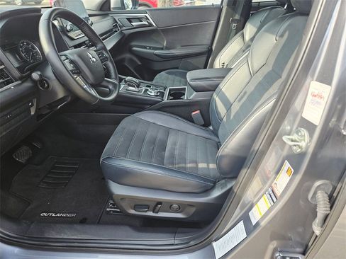 Used 2024 Mitsubishi Outlander SE image 11