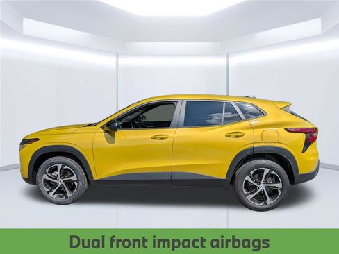 Used 2024 Chevrolet Trax RS w/ Driver Confidence Package FWD image 2