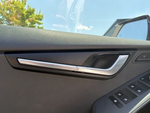 Used 2023 Kia Niro SX Touring FWD image 25