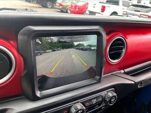 Used 2021 Jeep Gladiator Rubicon AWD/4WD image 16