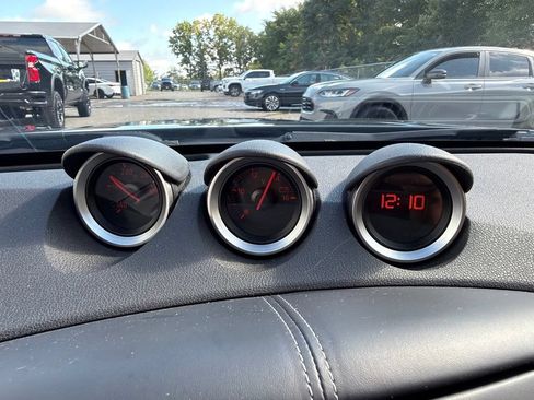 Used 2020 Nissan 370Z Coupe RWD image 23