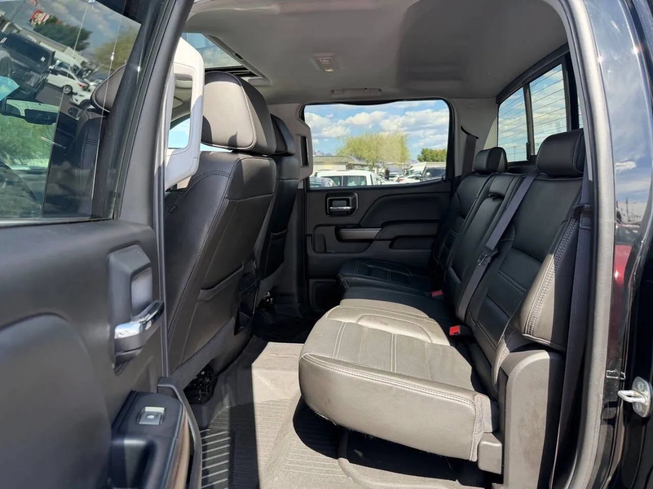 Used 2017 GMC Sierra 2500 Denali w/ Duramax Plus Package AWD/4WD image 24