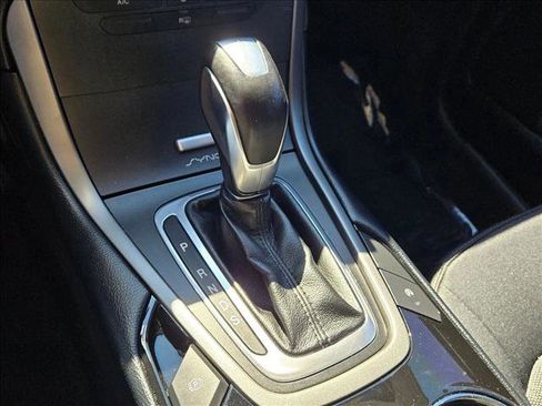 Used 2017 Ford Edge SE image 12