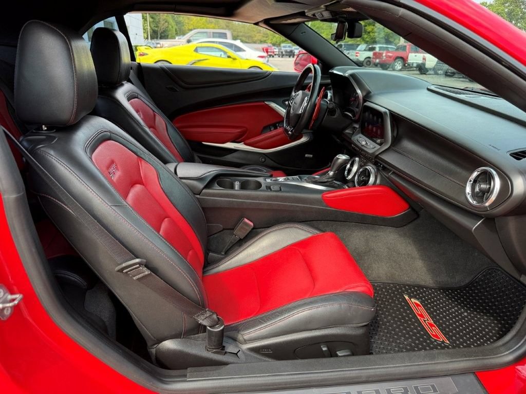 Used 2019 Chevrolet Camaro SS RWD image 24