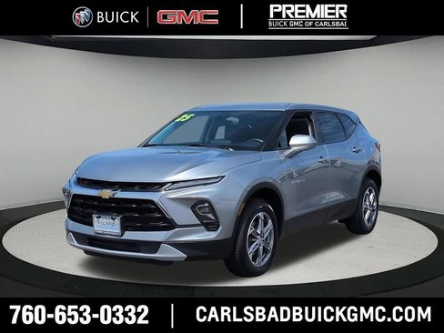 Used 2025 Chevrolet Blazer LT FWD image 1