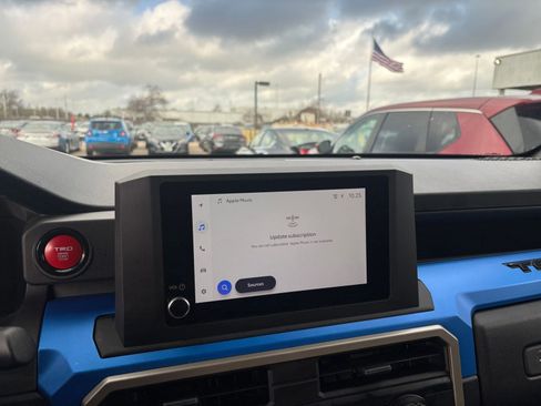 Used 2025 Toyota Tacoma TRD Off-Road image 20