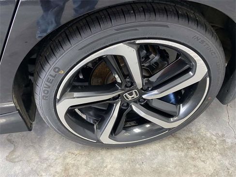 Used 2018 Honda Accord Sport image 9
