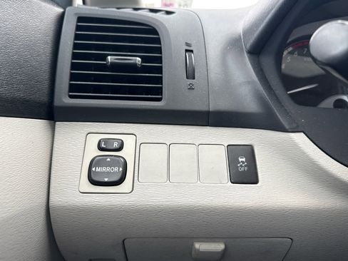 Used 2010 Toyota Venza image 19