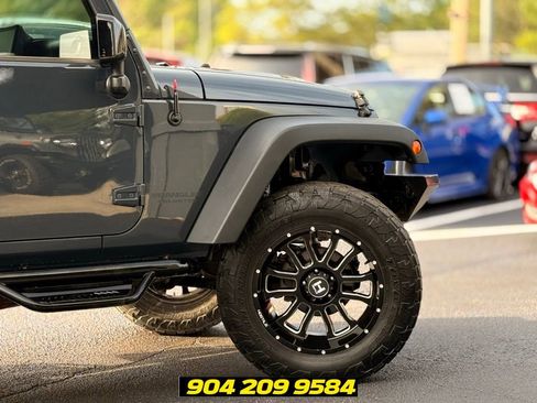Used 2017 Jeep Wrangler Unlimited Rubicon AWD/4WD image 8