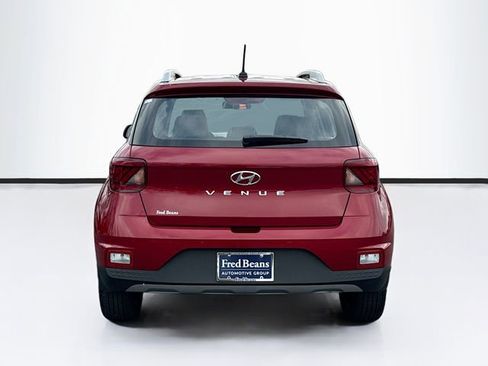Used 2025 Hyundai Venue Limited image 7