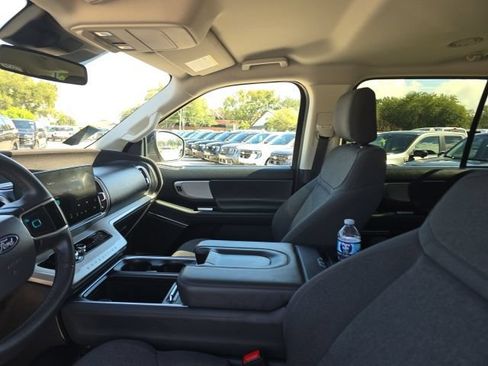 Used 2025 Ford Expedition Active RWD image 9