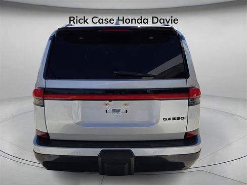 Used 2024 Lexus GX 550 image 6