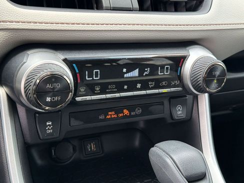 Used 2025 Toyota RAV4 XLE w/ Convenience Package FWD image 26