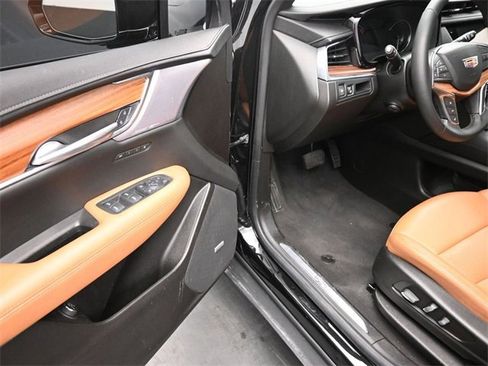 Used 2025 Cadillac XT5 Premium Luxury image 14
