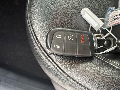 Used 2025 Jeep Compass Limited image 21