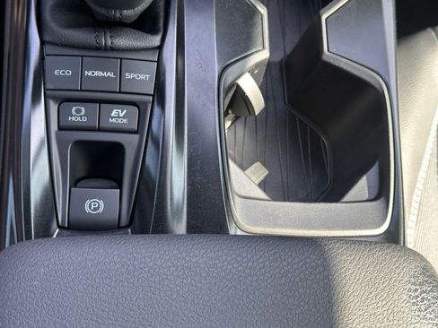 Used 2025 Toyota Camry SE w/ Convenience Package image 29