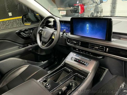 Used 2025 Lincoln Aviator AWD w/ Jet Appearance Package image 24