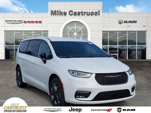 New 2026 Chrysler Pacifica Select image 1