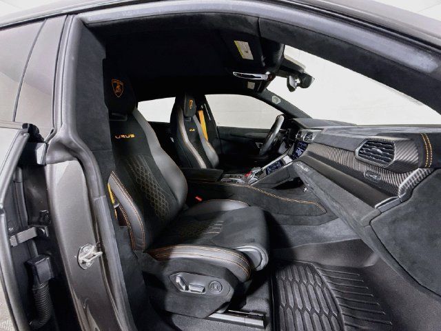 Used 2023 Lamborghini Urus Performante AWD/4WD image 30