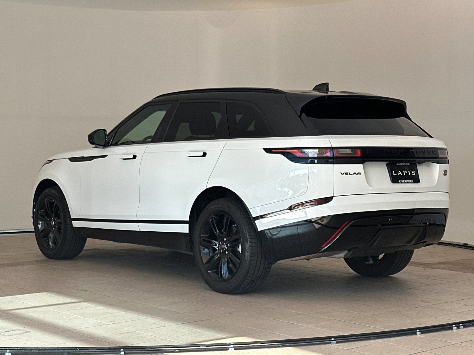 Used 2019 Land Rover Range Rover Velar S AWD/4WD image 4
