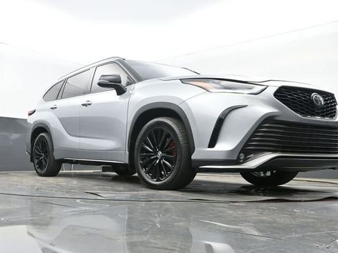 Used 2024 Toyota Highlander XSE image 9