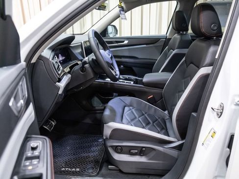 New 2026 Volkswagen Atlas Peak Edition AWD/4WD image 10