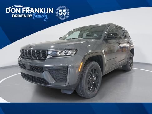 New 2026 Jeep Grand Cherokee Laredo image 1