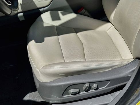 Used 2020 Cadillac XT5 Premium Luxury w/ LPO, Floor Liner Package FWD image 14