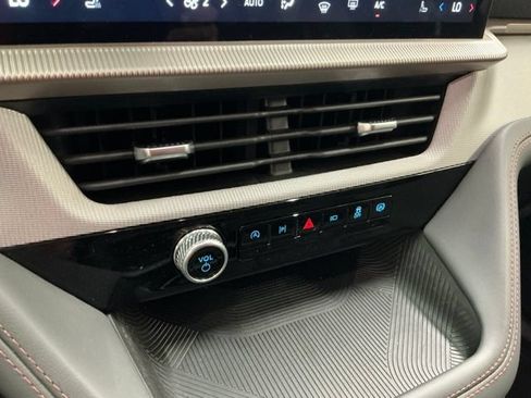 Used 2026 Ford Explorer Active AWD/4WD image 24
