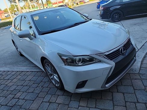 Used 2015 Lexus CT 200h image 2