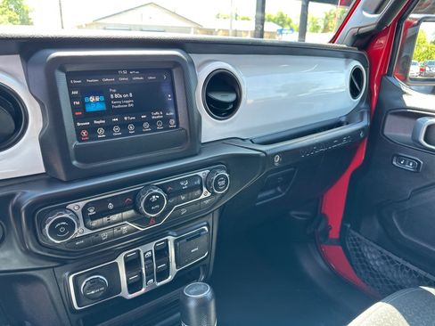 Used 2021 Jeep Wrangler Unlimited Sport AWD/4WD image 31