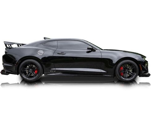 Used 2019 Chevrolet Camaro ZL1 RWD image 2