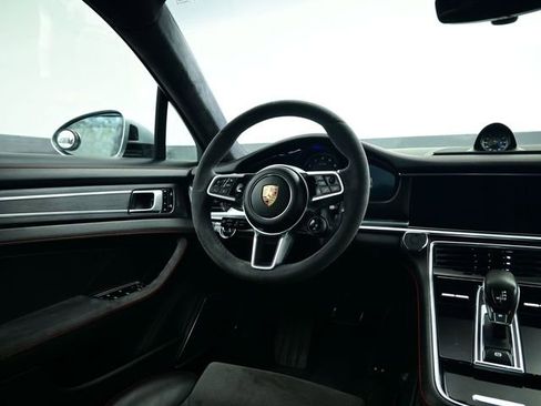Used 2019 Porsche Panamera GTS image 40