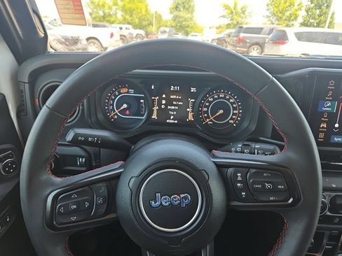 Used 2024 Jeep Wrangler Unlimited Rubicon AWD/4WD image 17