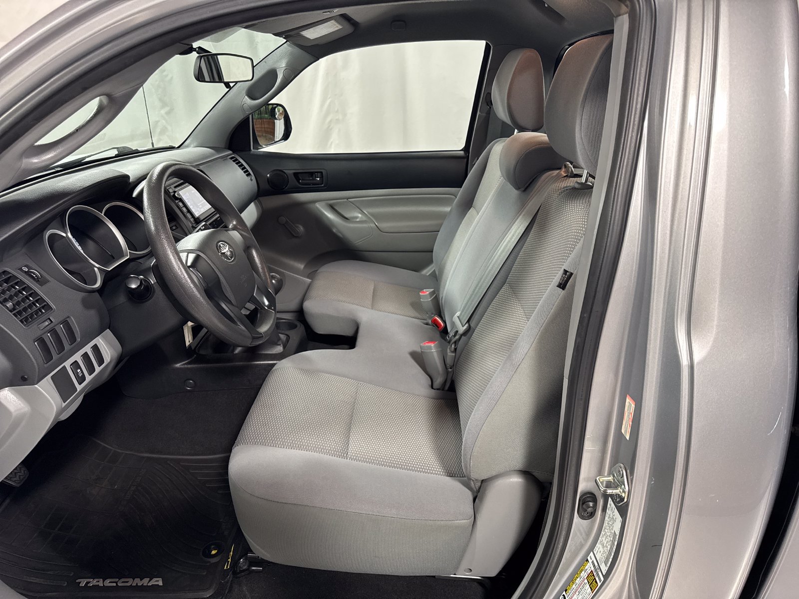 Used 2014 Toyota Tacoma 2WD Regular Cab image 3