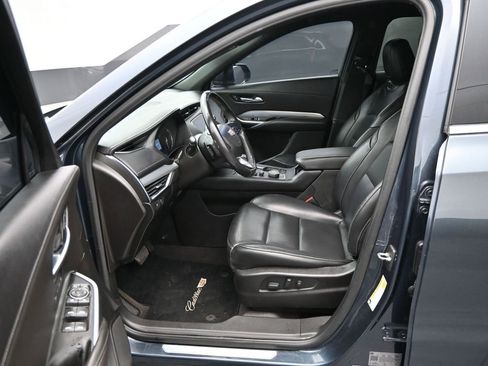 Used 2019 Cadillac XT4 Premium Luxury w/ Cold Weather Package image 10