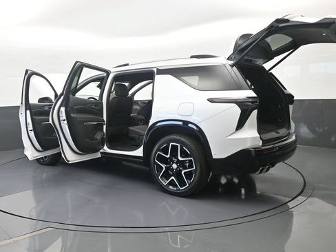 Used 2025 Chevrolet Traverse High Country FWD image 82