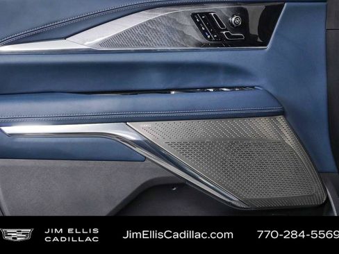 Certified 2025 Cadillac Escalade IQ Luxury 2 w/ LPO, Premium Carpet Package AWD/4WD image 6