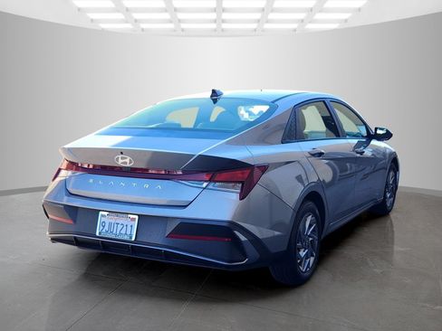 Used 2024 Hyundai Elantra SEL FWD image 4