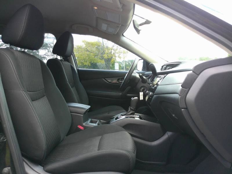 Used 2017 Nissan Rogue S FWD image 18
