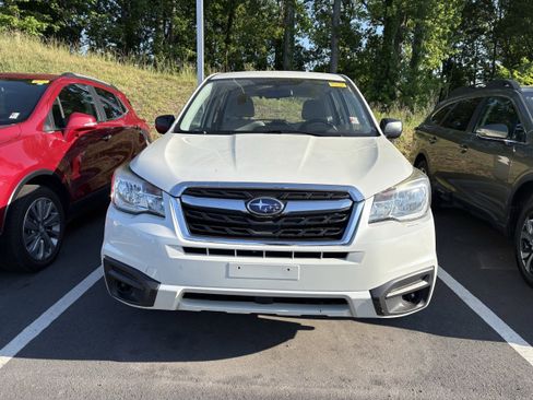 Used 2017 Subaru Forester 2.5i AWD/4WD image 2