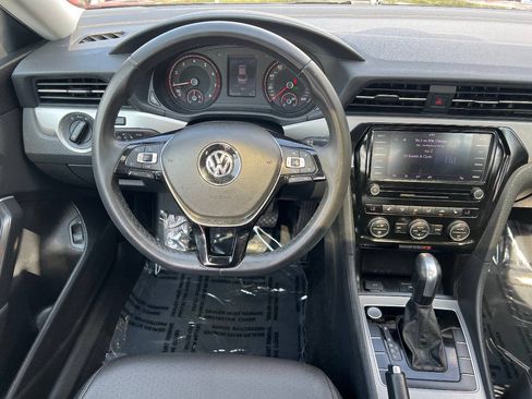 Used 2021 Volkswagen Passat 2.0T SE FWD image 31