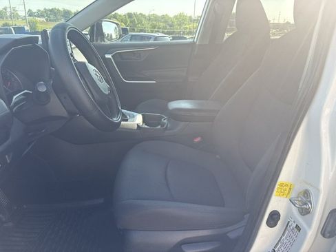 Used 2020 Toyota RAV4 LE AWD/4WD image 8