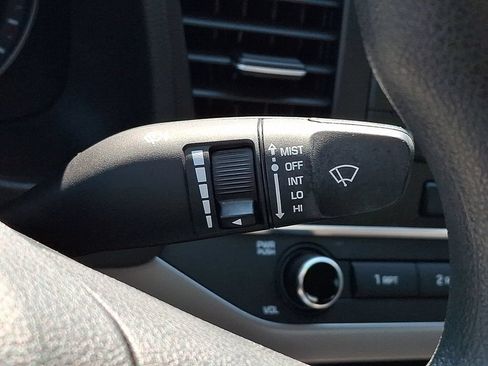 Used 2018 Hyundai Elantra SE FWD image 25